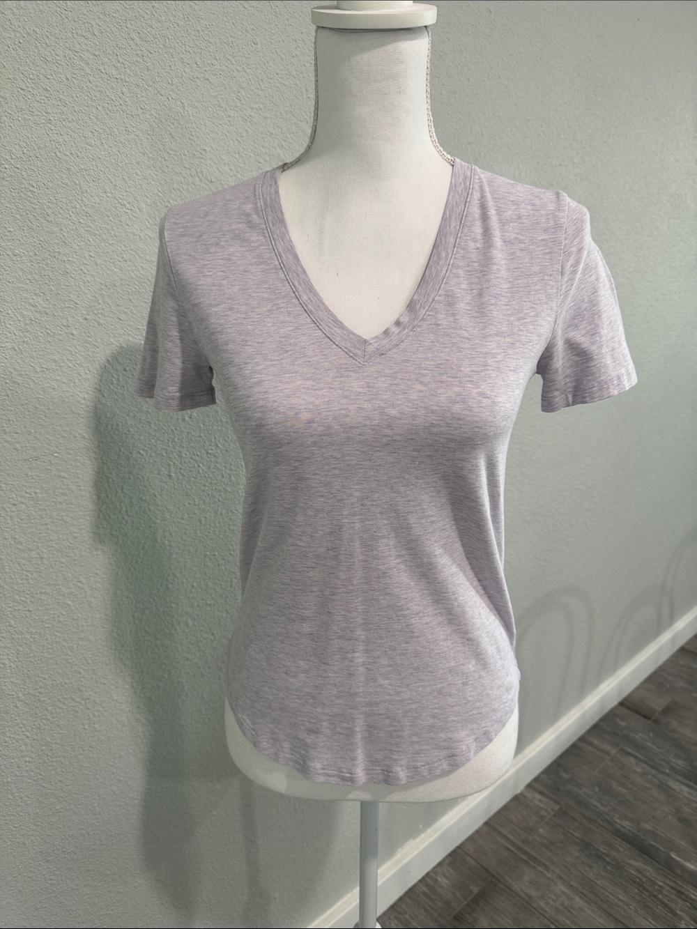 lululemon athletica Heathered Light Lavender V-Neck Short Sleeve Tee